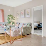 Family, Cozy House & Free Parking Apartman