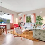 Family, Cozy House & Free Parking Apartman *