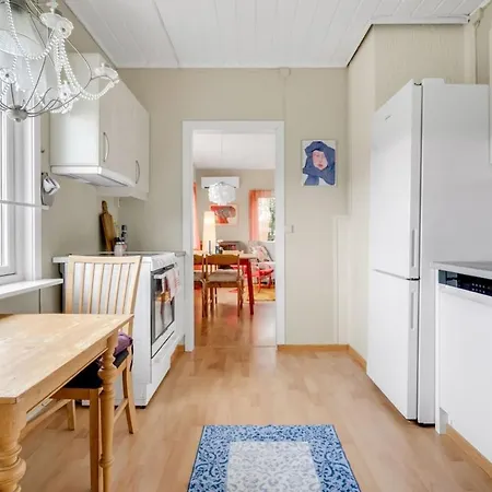 Family, Cozy House & Free Parking Apartment Tromsø